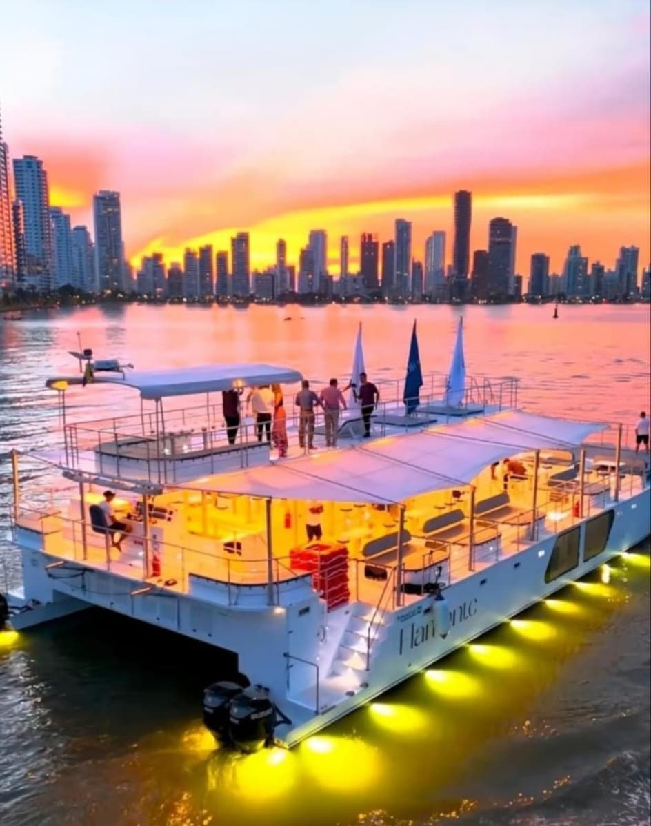 Catamarán flamante
