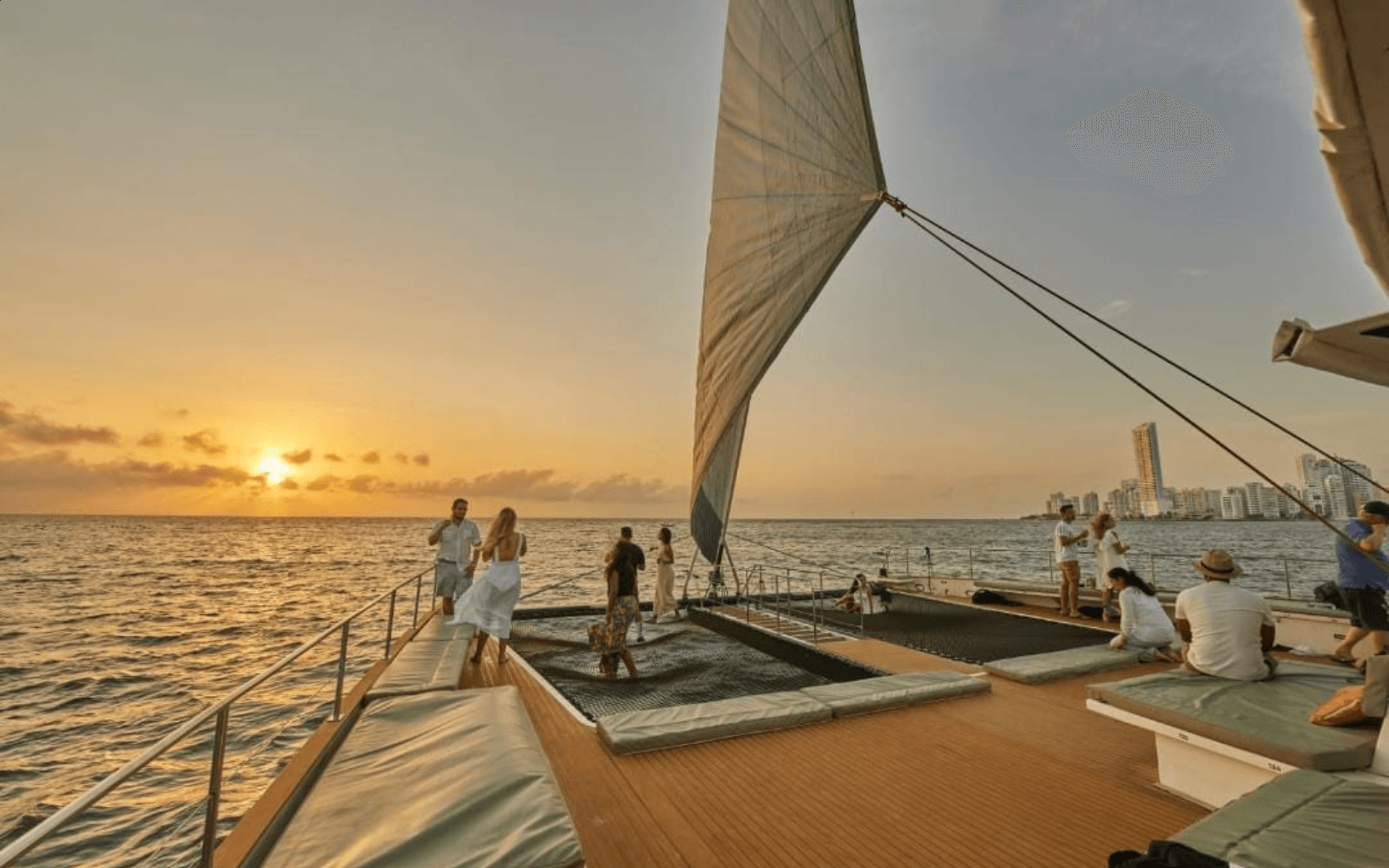 Atardecer en catamarán Bona vida
